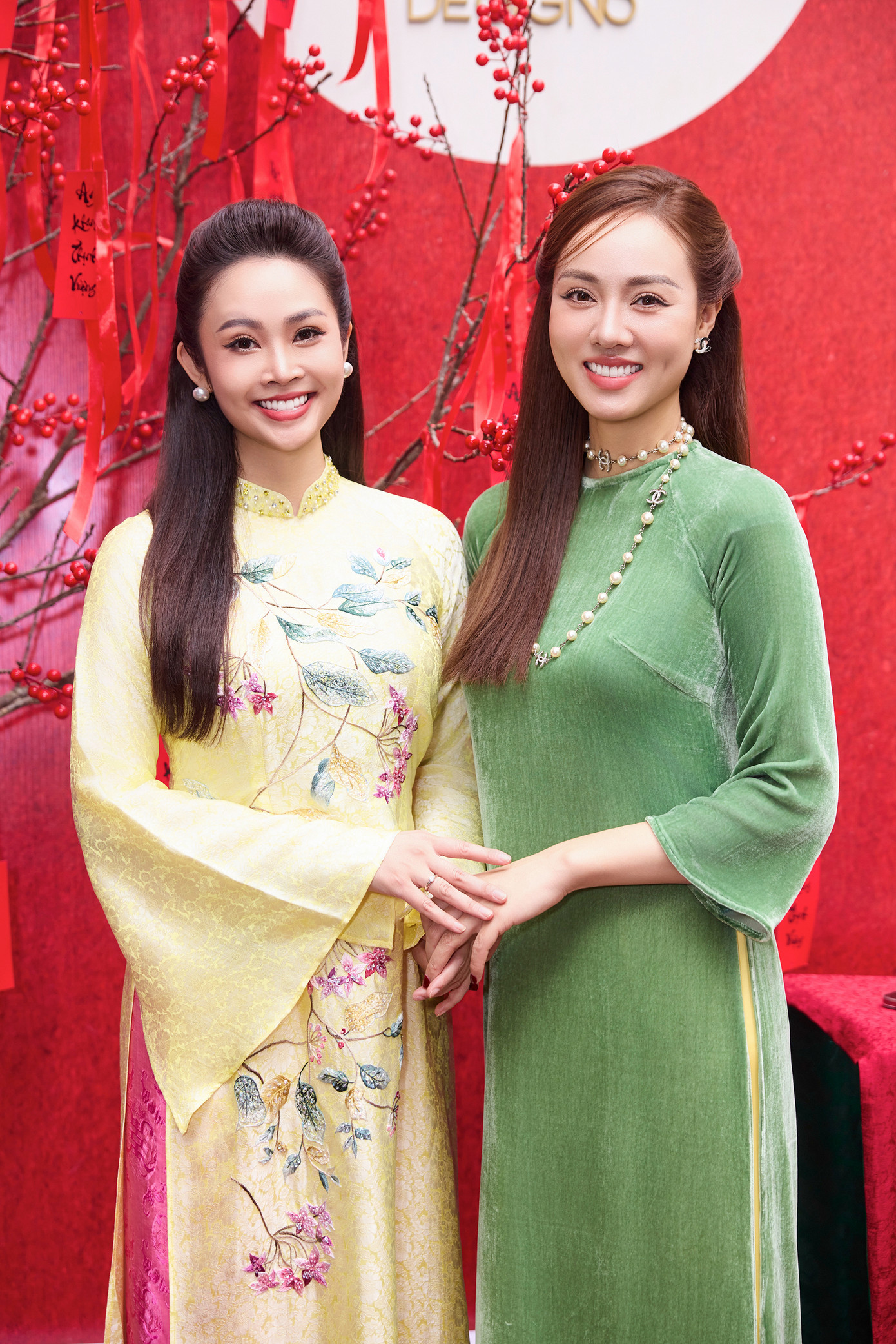 MC Mỹ Lan, Thùy Linh, người đẹp Ngọc Hà - vợ NSND Công Lý - đọ sắc với áo dài.