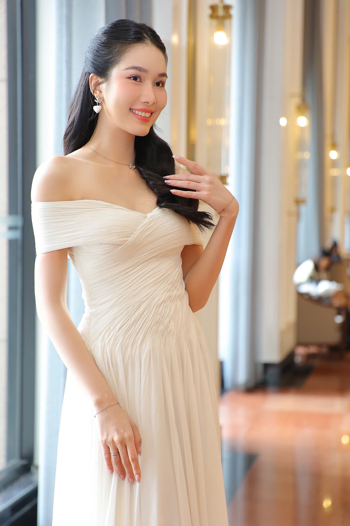 Á hậu Phương Anh đảm nhận vai trò MC trong lễ kỷ niệm 20 năm ngày báo điện tử Tiền Phong ra mắt bạn đọc. Phương Anh được yêu mến bởi lối dẫn dắt duyên dáng. Hiện, người đẹp đang theo đuổi công việc MC song ngữ, giảng viên đại học RMIT.