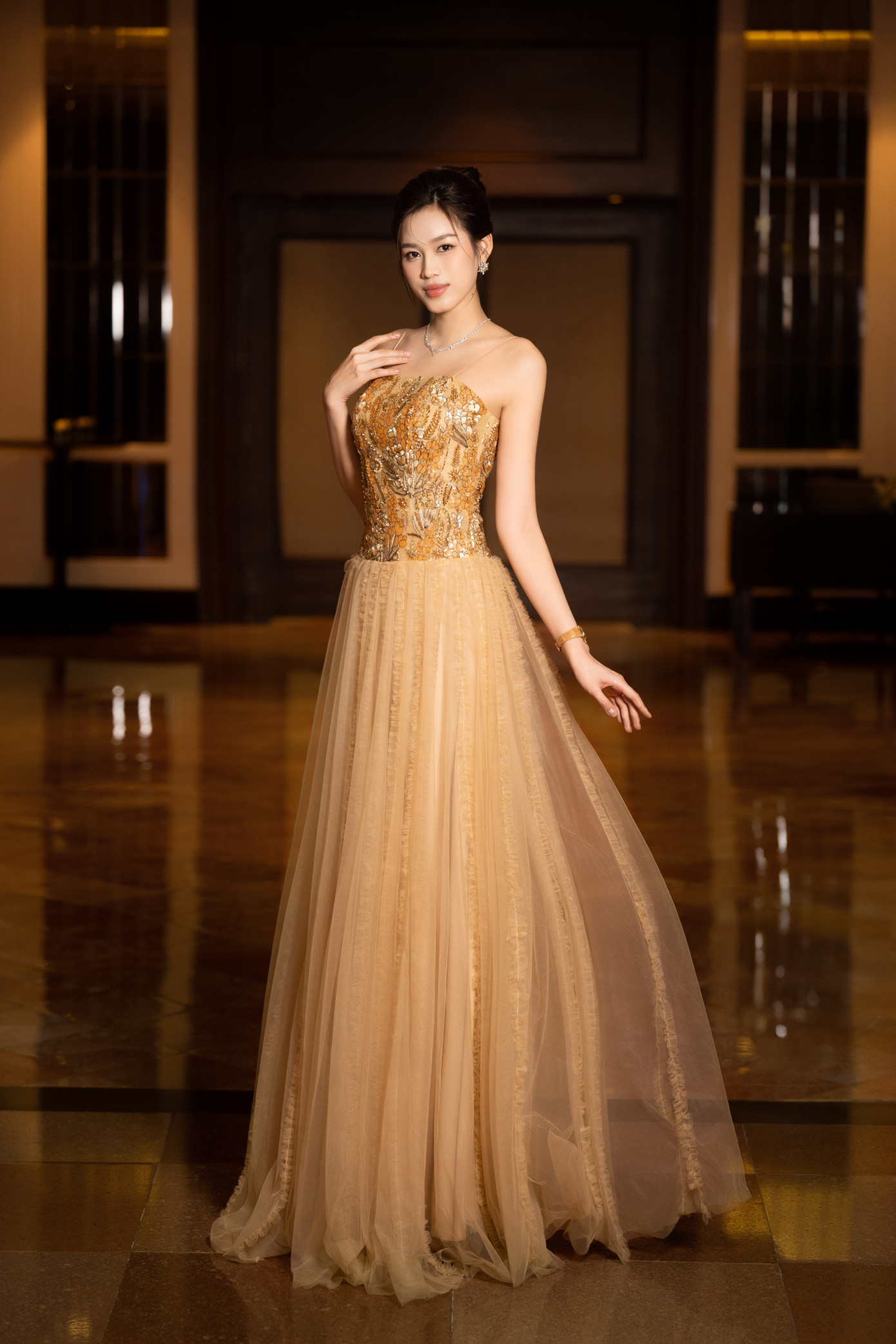 Phong cách thời trang của Đỗ Thị Hà cũng có nhiều thay đổi so với thời mới đăng quang. Cô luôn xuất hiện với diện mạo chỉn chu, lộng lẫy.