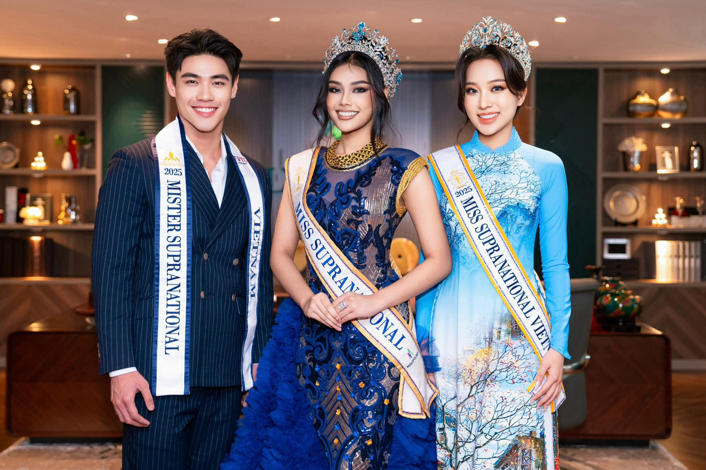 Đương kim Hoa hậu Siêu quốc gia Harashta Haifa Zahra và Chủ tịch Miss/Mr Supranational - ông Gerhard Parzutka - tại Việt Nam.
