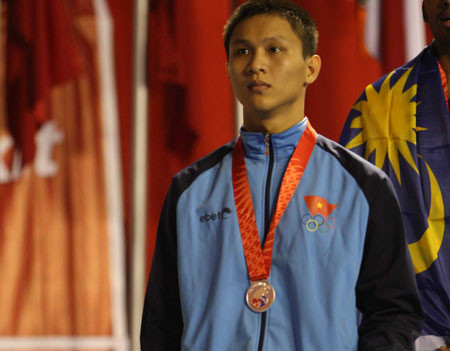 Minh Phụng buồn bã khi chỉ nhận HCB