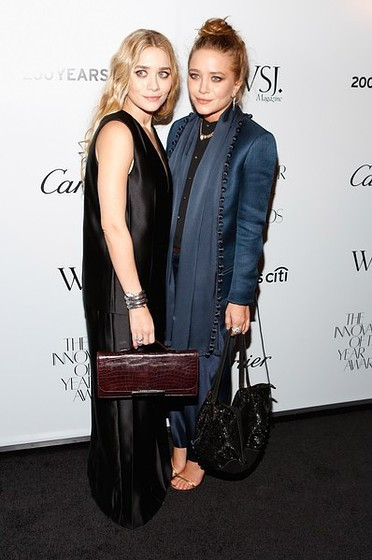 Chị em nhà thiết kế Ashley Olsen và Mary-Kate Olsen cao 1,54 m và 1,52 m