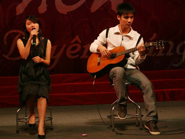 Đêm chung kết không thiếu sự lãng mạn với tiếng đàn ghita