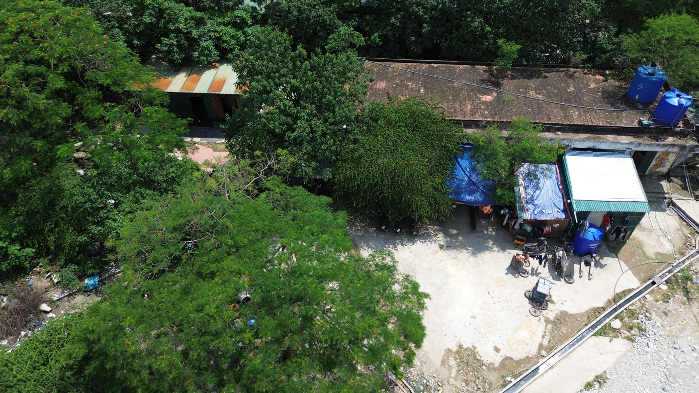 Tại buổi làm việc giữa UBND phường Yên Hòa và đại diện 3 công ty để tháo gỡ những khó khăn, vướng mắc đối với dự án chậm triển khai trên địa bàn phường mới đây, đại diện Công ty Xây dựng số 1 ký hợp đồng thuê đất tại ô đất trên năm 1996, trước thời điểm cổ phần hóa. Năm 2004, có quyết định của thành phố Hà Nội thu hồi ô đất trên. Đến năm 2005, TP. có quyết định cấp đất cho Công ty Toàn Cầu.