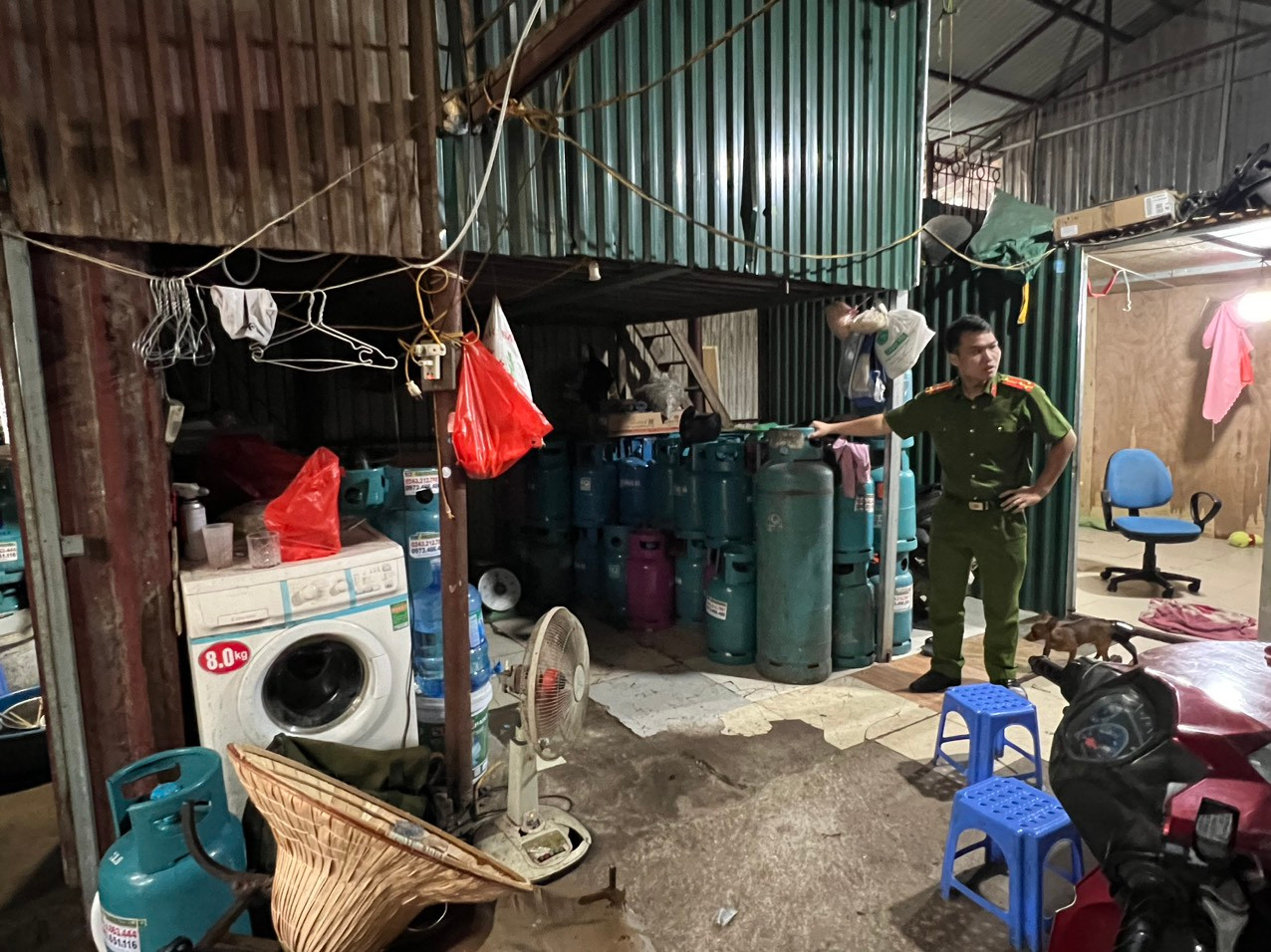 Đoàn liên ngành kiểm tra, phát hiện cơ sở gas không có Đăng ký kinh doanh Đoàn liên ngành kiểm tra, phát hiện cơ sở gas không có Đăng ký kinh doanh