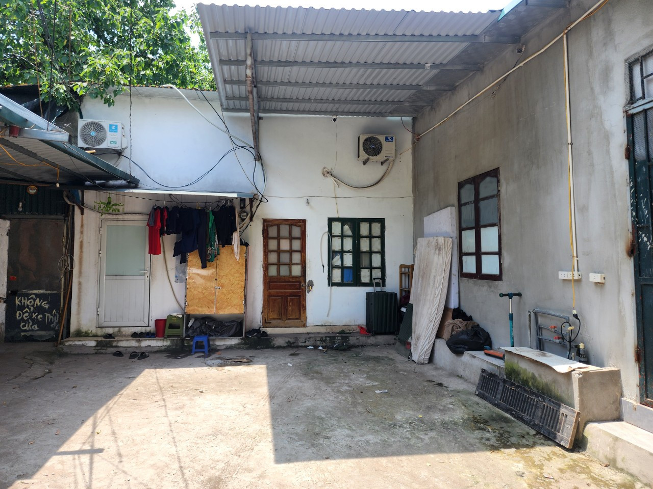 Trước những vấn đề tồn tại trên ô đất C4, UBND phường Yên Hòa yêu cầu 3 công ty trên có biện pháp quản lý, bảo vệ chống lấn chiếm, sử dụng sai mục đích. Tuy nhiên, đến nay 3 công ty trên vẫn chưa thực hiện.