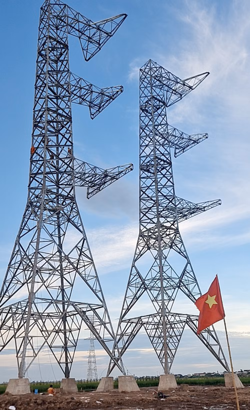 Truyền tải điện Đông Bắc 1 hoàn thành dựng cột vị trí 17 dự án đường dây 500kV NMNĐ Nam Định I – Thanh Hóa