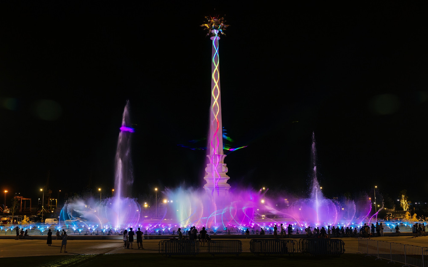 Sự kiện âm nhạc mang tầm vóc quốc tế, thu hút hơn 10.000 khán giả đến với sân khấu Quảng trường Hoàng gia châu Âu nguy nga, tráng lệ, cùng với những tiện ích thượng lưu lần đầu xuất hiện tại Việt Nam hứa hẹn sẽ biến “đảo thiên đường” Vũ Yên, Hải Phòng tỏa sáng nhất đêm nay, qua đó khẳng định vị thế là “Điểm đến quốc tế mới” trên bản đồ du lịch vùng Đông Bắc bộ, của Việt Nam cũng như cả khu vực.