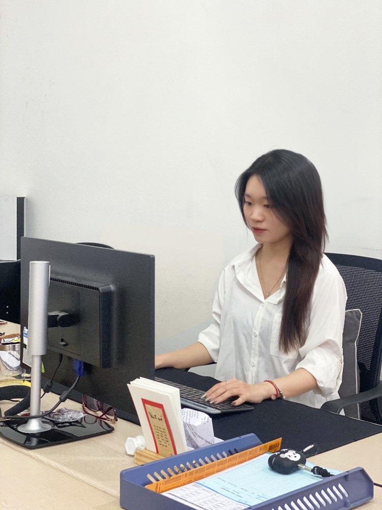 Do tính chất công việc, chị Dương thường xuyên gặp tình trạng nhiệt miệng, nóng trong