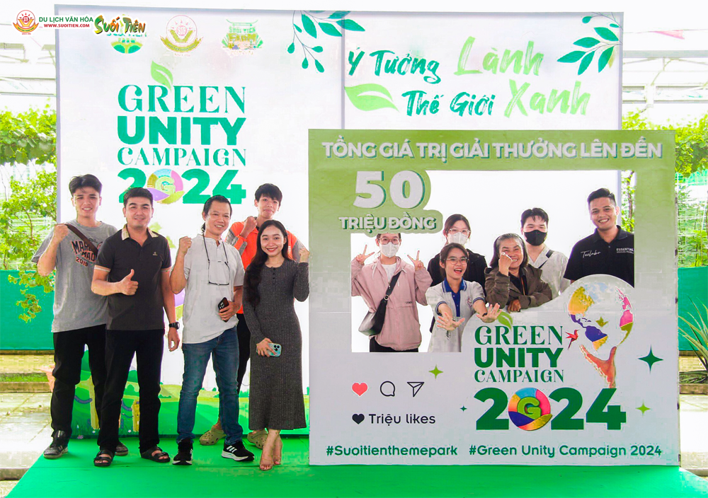 Các thí sinh tham gia hào hứng chờ đến Lễ trao giải Hội thi Green Unity Campaign vào ngày 9/6/2024.
