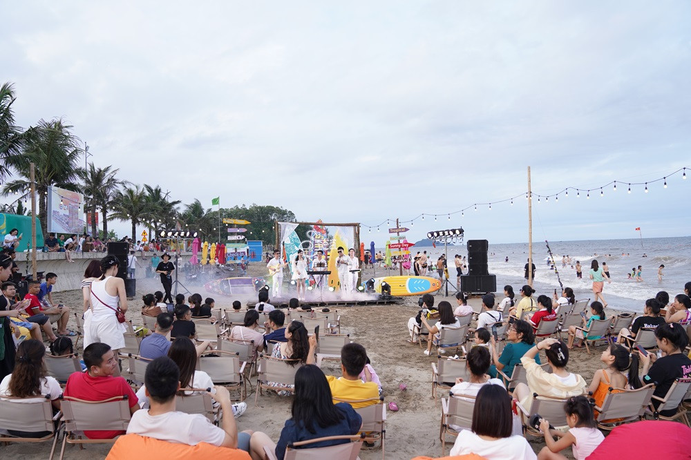 Biển Hải Tiến và các hoạt động vui chơi