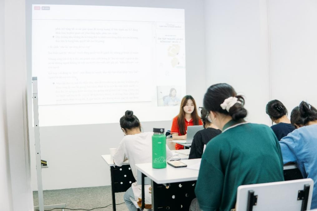 Mô hình Hybrid Learning được áp dụng trong lớp học Mô hình Hybrid Learning được áp dụng trong lớp học