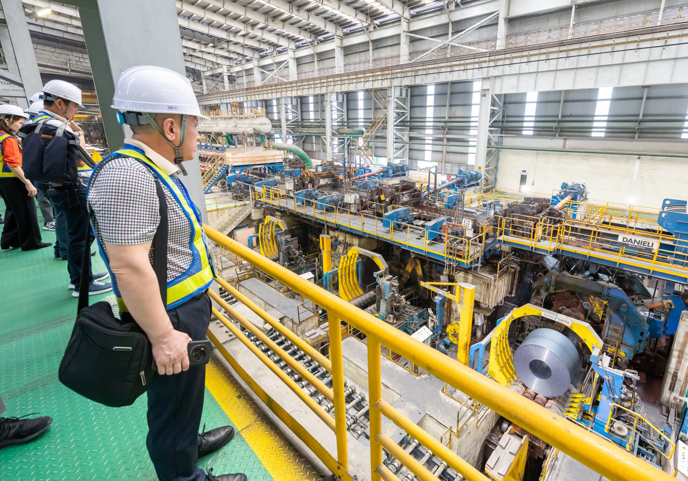 Đoàn Hiệp hội Thép Việt Nam (VSA) và Hiệp hội thép Đông Nam Á (SEAISI) thăm quan dây chuyền sản xuất HRC của Hòa Phát