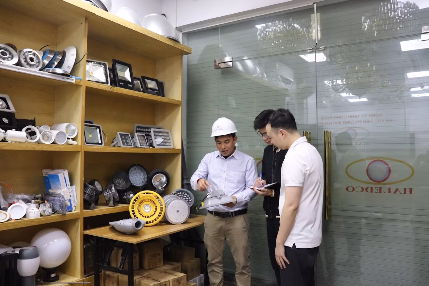 Công ty HALEDCO có cửa hàng trưng bày sản phẩm
