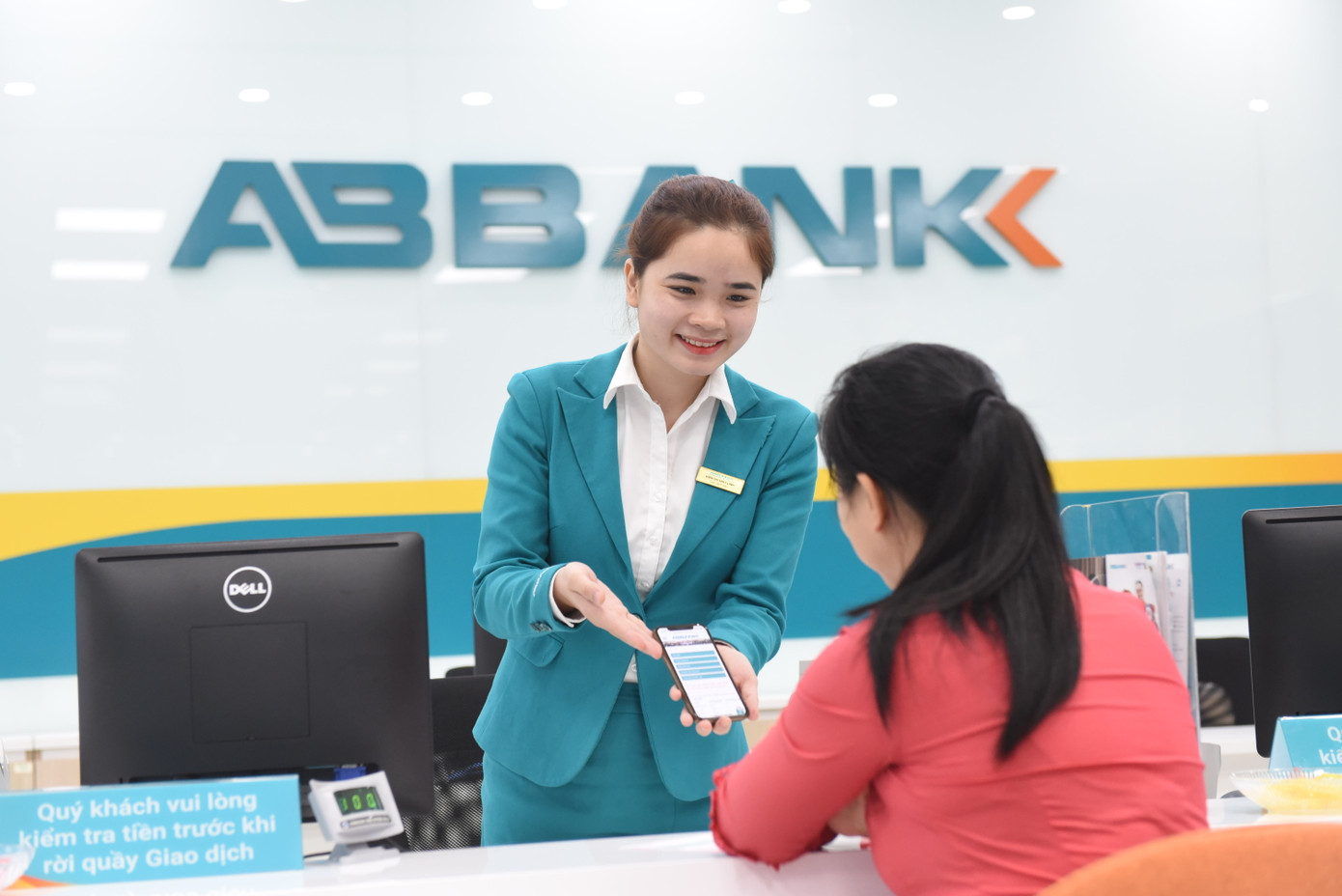 ABBANK triển khai cập nhật và bổ sung dữ liệu sinh trắc học từ thẻ căn cước công dân (CCCD) gắn chip để bảo vệ an toàn tài khoản khách hàng và đối chiếu với cơ sở dữ liệu của Bộ Công an ABBANK triển khai cập nhật và bổ sung dữ liệu sinh trắc học từ thẻ căn cước công dân (CCCD) gắn chip để bảo vệ an toàn tài khoản khách hàng và đối chiếu với cơ sở dữ liệu của Bộ Công an