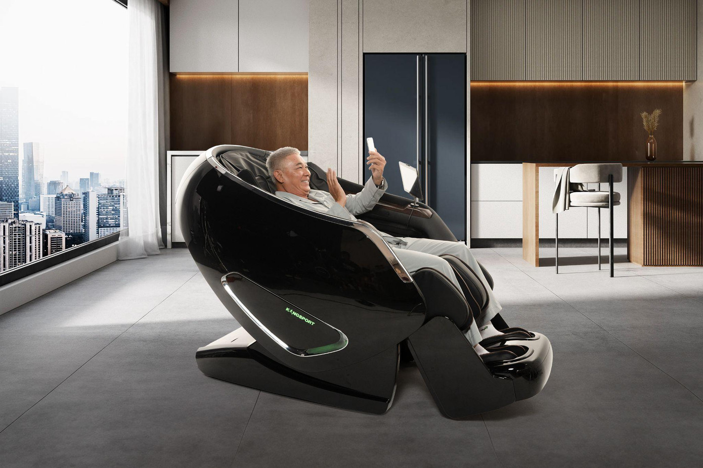 Diễn viên Tùng Yuki đồng hành cùng ghế massage KingSport Classic B7