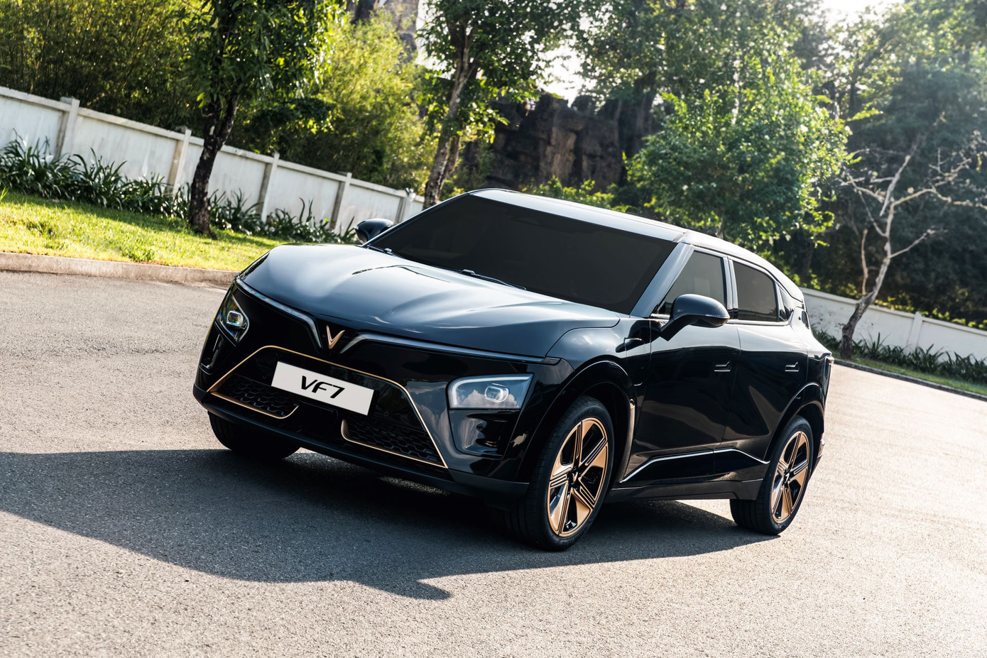 VF 7 được trang bị động cơ mạnh mẽ. VF 7 được trang bị động cơ mạnh mẽ.