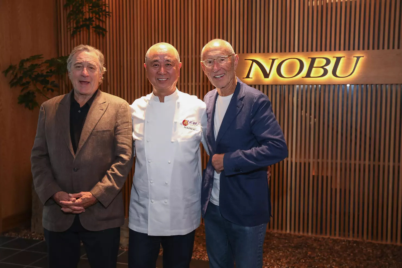 Những nhà sáng lập nổi tiếng của Nobu. Từ trái qua: Robert De Niro - Nobu Matsuhisa - Meir Teper – Nguồn: VCRE