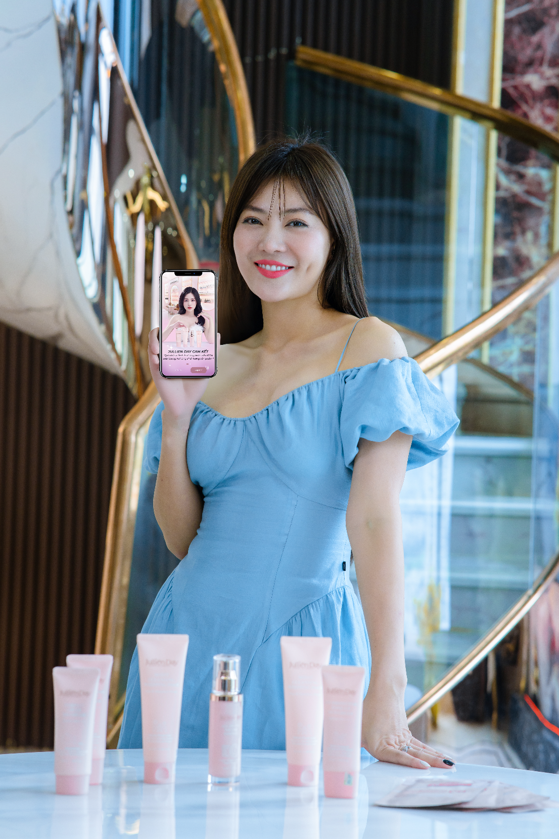 Jullien Day cũng đầu tư tạo ra App Jullien Day để bảo hộ về chất lượng cũng bảo vệ quyền lợi người tiêu dùng, mua hàng chính hãng, được đổi trả trong 7 ngày.