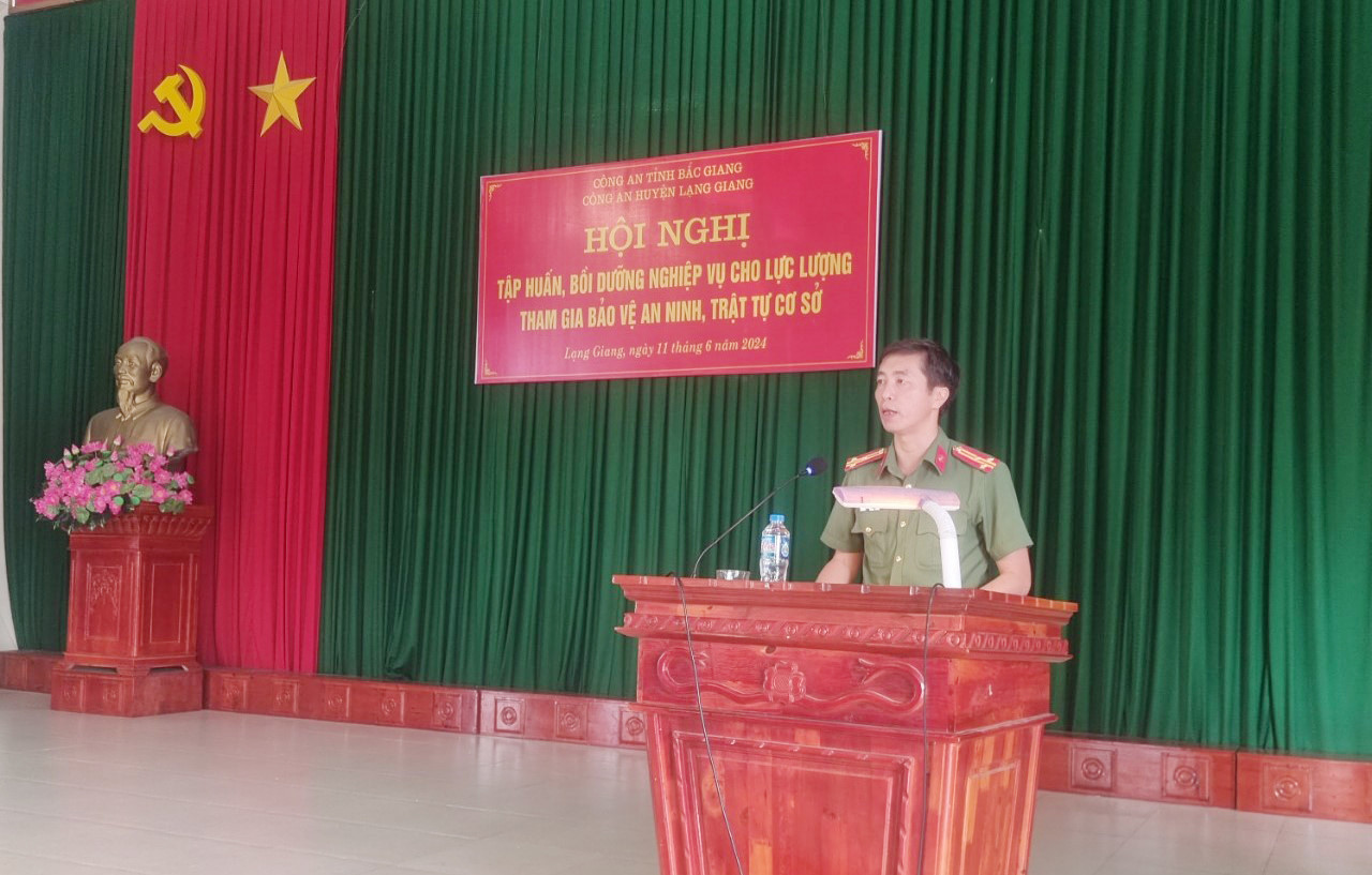 Lãnh đạo Công an huyện Lạng Giang phát biểu tại lớp tập huấn Lãnh đạo Công an huyện Lạng Giang phát biểu tại lớp tập huấn