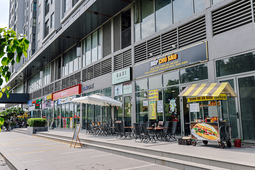 Hoạt động kinh doanh nhộn nhịp tại các shophouse khối đế Hoạt động kinh doanh nhộn nhịp tại các shophouse khối đế