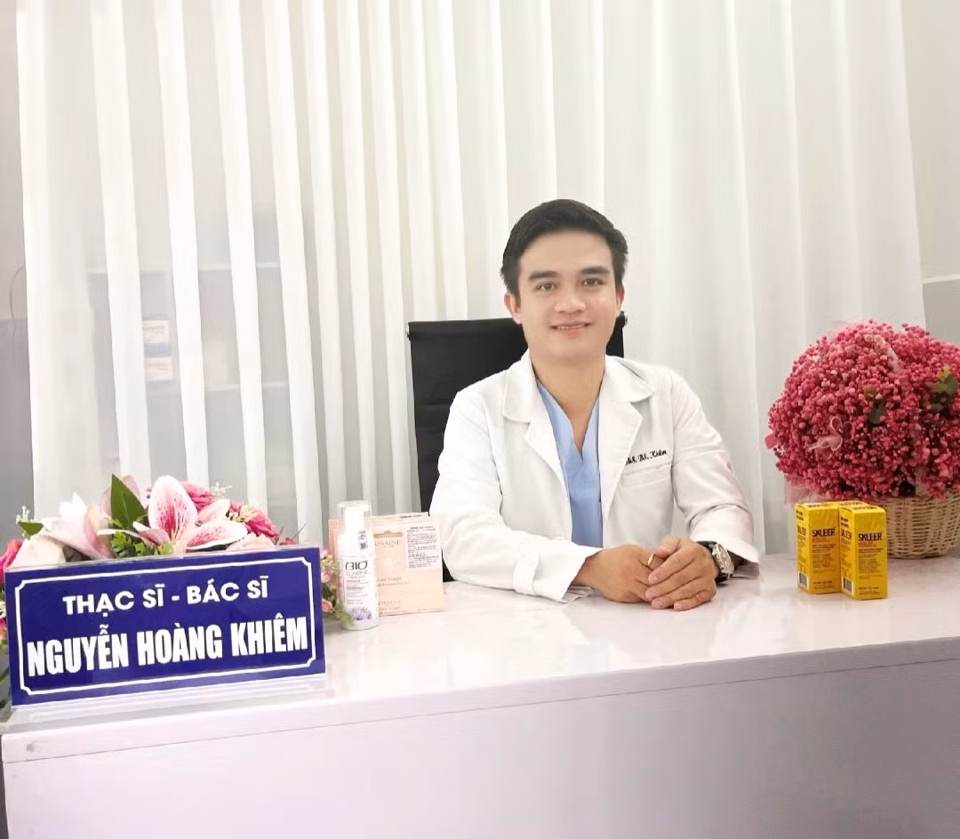 Ths.BS Nguyễn Hoàng Khiêm - Bộ môn Da liễu, Trường Đại Học Y Dược Cần Thơ với kinh nghiệm dày dặn trong nghiên cứu và giảng dạy.