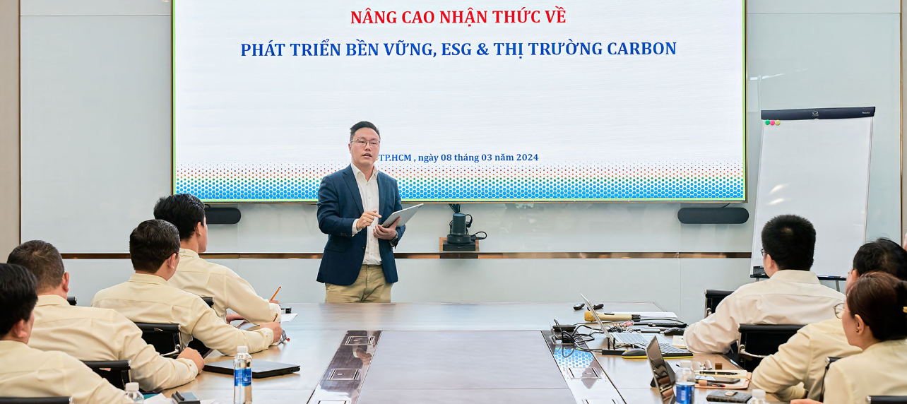 THACO chú trọng nâng cao năng lực của đội ngũ nhân sự sẵn có, hình thành lực lượng nhân sự công nghiệp thế hệ mới. THACO chú trọng nâng cao năng lực của đội ngũ nhân sự sẵn có, hình thành lực lượng nhân sự công nghiệp thế hệ mới.