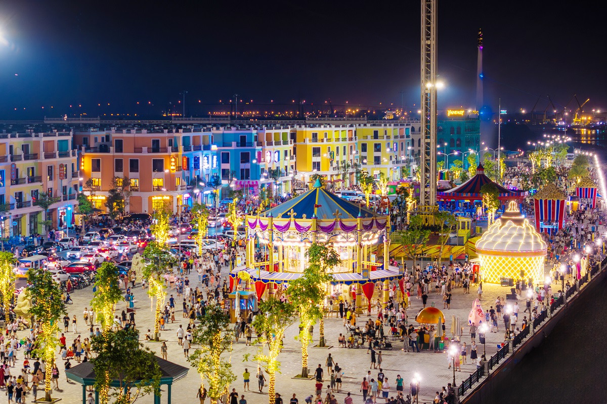 Phố đi bộ - Công viên Vũ Yên đã trở thành điểm hẹn của hàng ngàn du khách