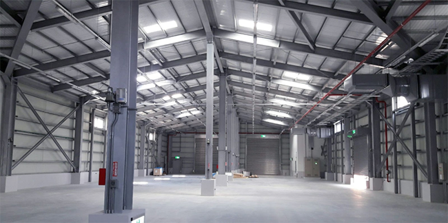 Skylight của Firsky được lắp đặt phân bổ đều trên mái tôn giúp tăng cường đáng kể khả năng chiếu sáng và thông gió cho nhà xưởng