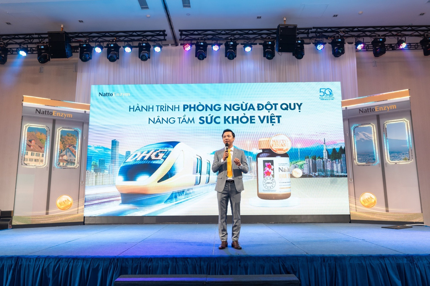 ThS Huỳnh Minh Trường - Giám đốc Nhãn hàng NattoEnzym cho biết, NattoEnzym DHA EPA là sản phẩm được nghiên cứu và phát triển bởi đội ngũ R&D Dược Hậu Giang trong 2 năm. ThS Huỳnh Minh Trường - Giám đốc Nhãn hàng NattoEnzym cho biết, NattoEnzym DHA EPA là sản phẩm được nghiên cứu và phát triển bởi đội ngũ R&D Dược Hậu Giang trong 2 năm.