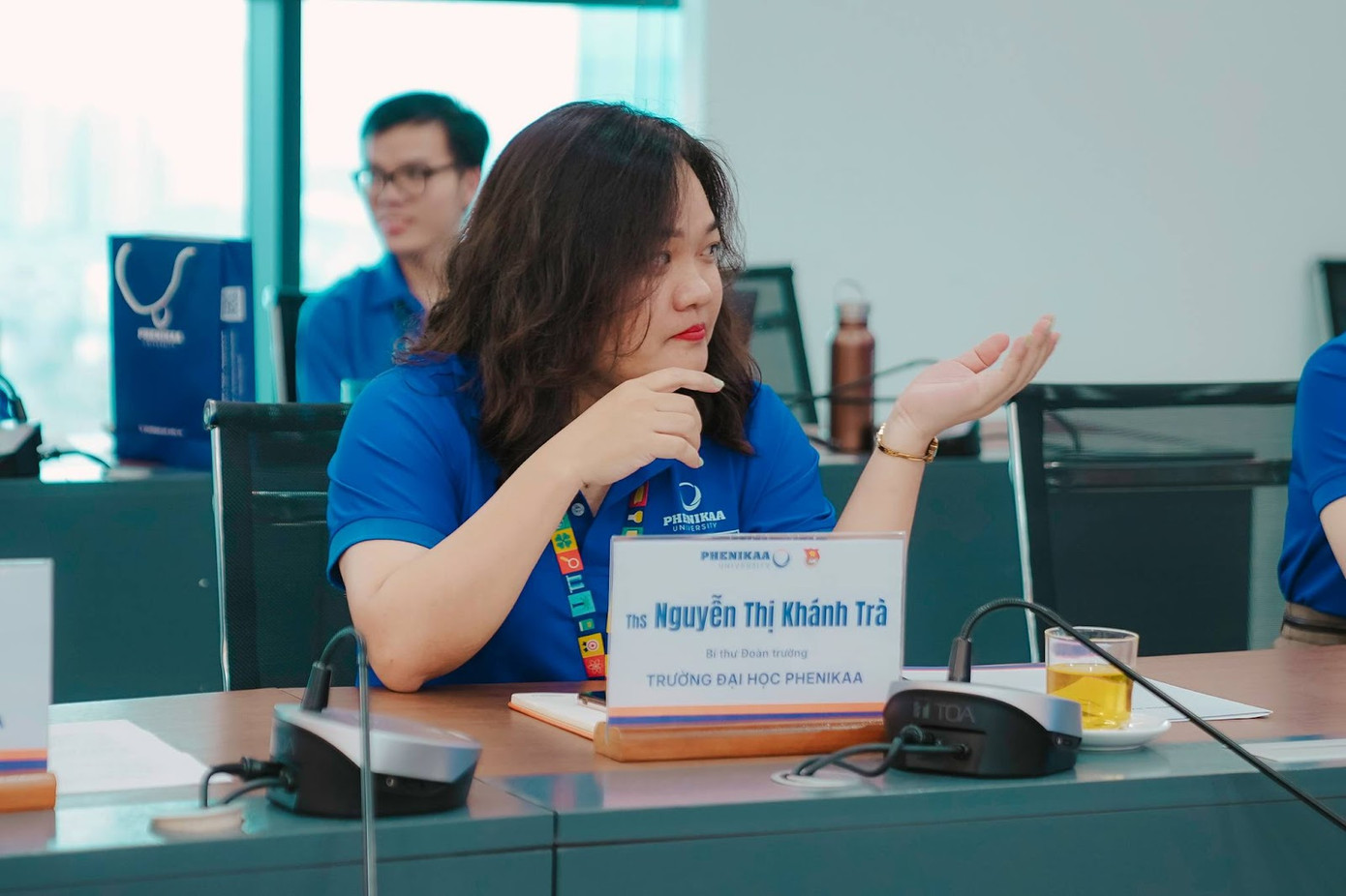 Ths. Nguyễn Thị Khánh Trà – Bí thư Đoàn trường Đại học Phenikaa chia sẻ tầm quan trọng của việc học tiếng Anh đối với sinh viên hiện nay (Ảnh: Đoàn thanh niên Trường Đại học Phenikaa) Ths. Nguyễn Thị Khánh Trà – Bí thư Đoàn trường Đại học Phenikaa chia sẻ tầm quan trọng của việc học tiếng Anh đối với sinh viên hiện nay (Ảnh: Đoàn thanh niên Trường Đại học Phenikaa)