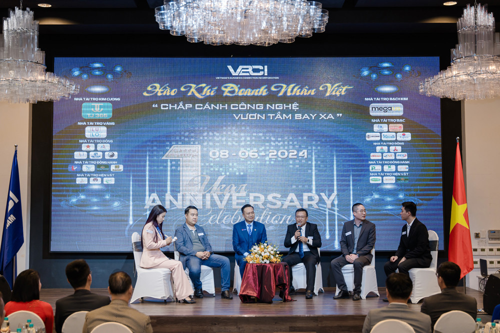 Ông Võ Thanh Nhiên - Giám Đốc Phòng Khách Hàng Doanh Nghiệp SME (Eximbank) chia sẻ về sản phẩm Efast Ông Võ Thanh Nhiên - Giám Đốc Phòng Khách Hàng Doanh Nghiệp SME (Eximbank) chia sẻ về sản phẩm Efast