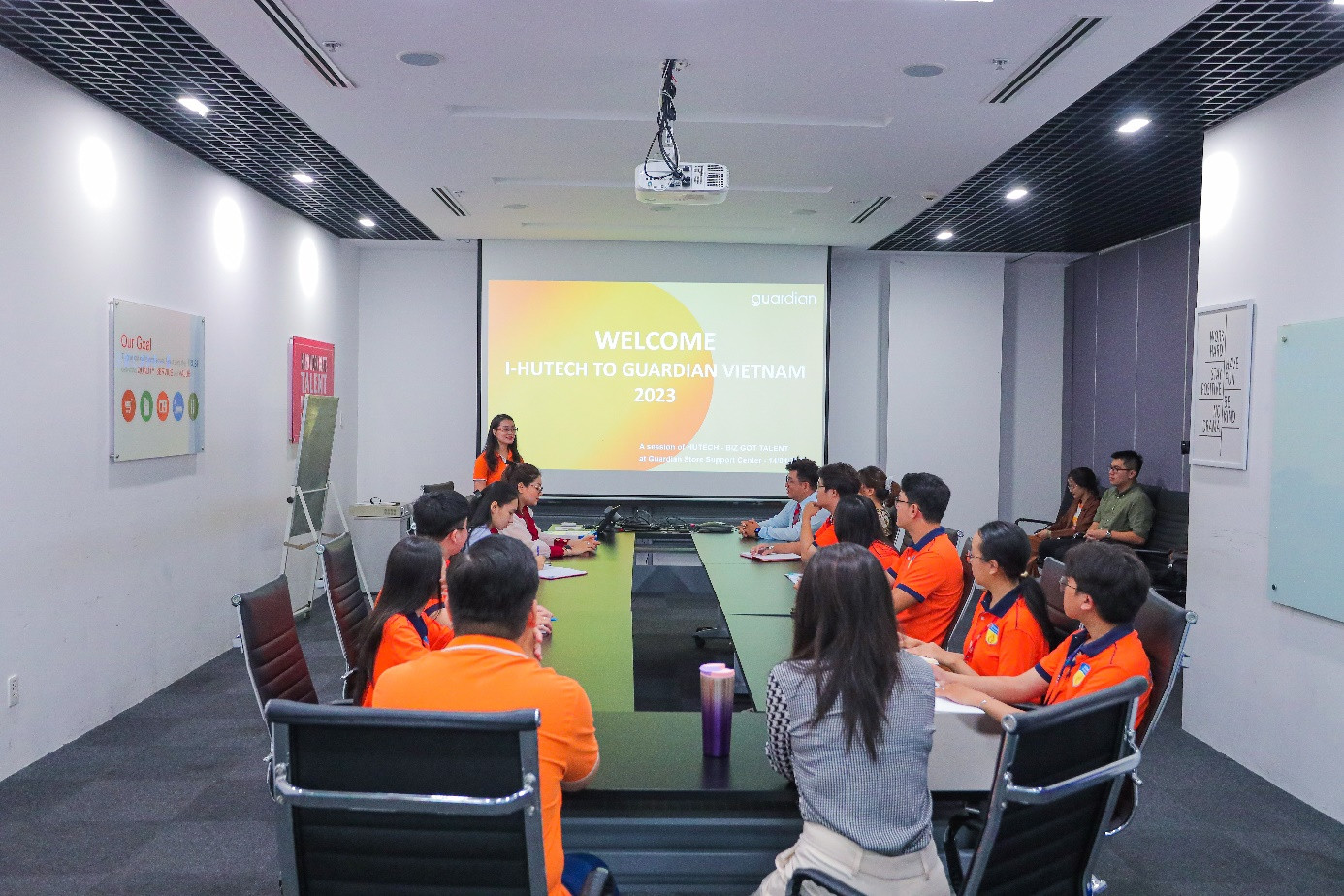 Sinh viên “bỏ túi” nhiều kiến thức nghề nghiệp hữu ích từ các chuyến tham quan doanh nghiệp Sinh viên “bỏ túi” nhiều kiến thức nghề nghiệp hữu ích từ các chuyến tham quan doanh nghiệp