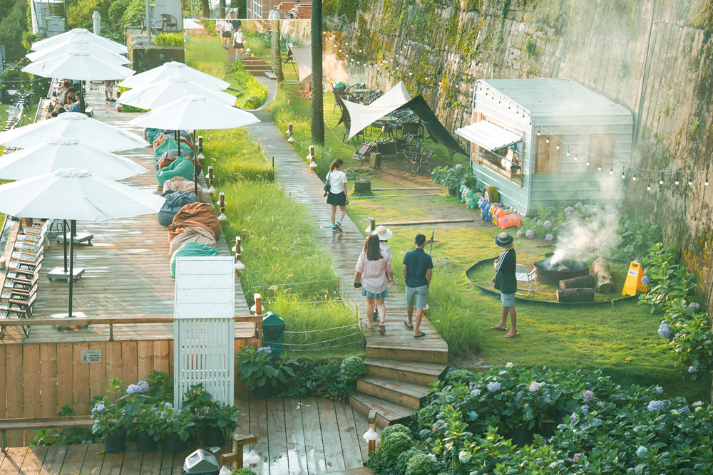 Khung cảnh thơ mộng với không gian mở xanh mát Khung cảnh thơ mộng với không gian mở xanh mát