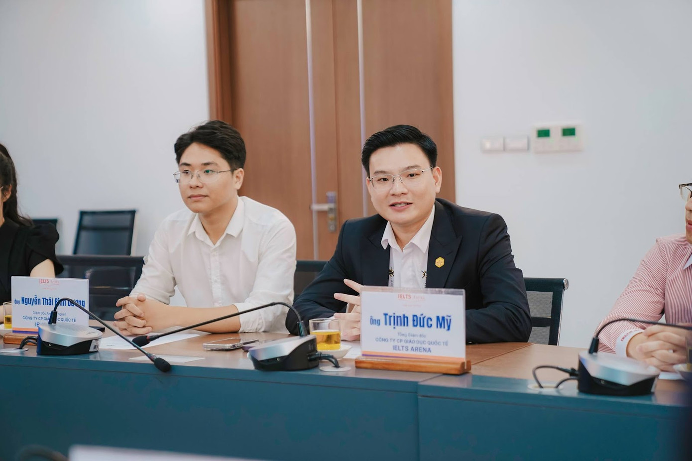 Ông Trịnh Đức Mỹ – Tổng giám đốc Công ty CP Giáo dục Quốc tế IELTS Arena phát biểu tại buổi ký kết hợp tác (Ảnh: Đoàn thanh niên Trường Đại học Phenikaa) Ông Trịnh Đức Mỹ – Tổng giám đốc Công ty CP Giáo dục Quốc tế IELTS Arena phát biểu tại buổi ký kết hợp tác (Ảnh: Đoàn thanh niên Trường Đại học Phenikaa)