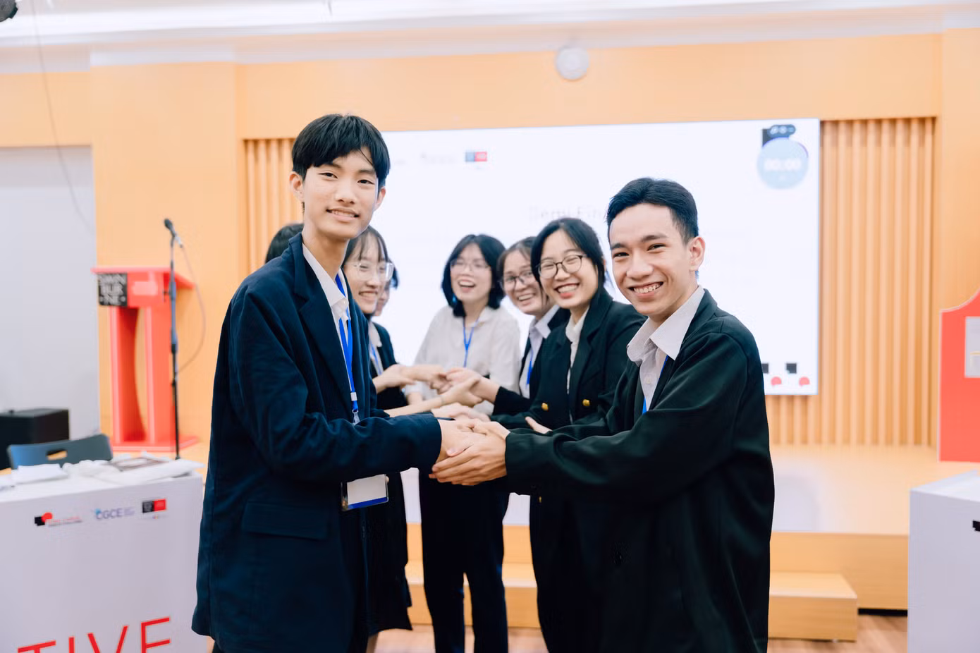 Các thí sinh tham gia vòng Đấu loại khu vực trong khuôn khổ cuộc thi Các thí sinh tham gia vòng Đấu loại khu vực trong khuôn khổ cuộc thi