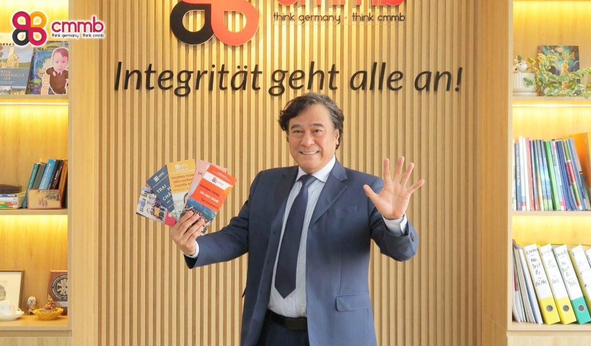 NSND Trần Mạnh Cường trong buổi thăm cảm ơn Trung tâm CMMB Việt Nam NSND Trần Mạnh Cường trong buổi thăm cảm ơn Trung tâm CMMB Việt Nam