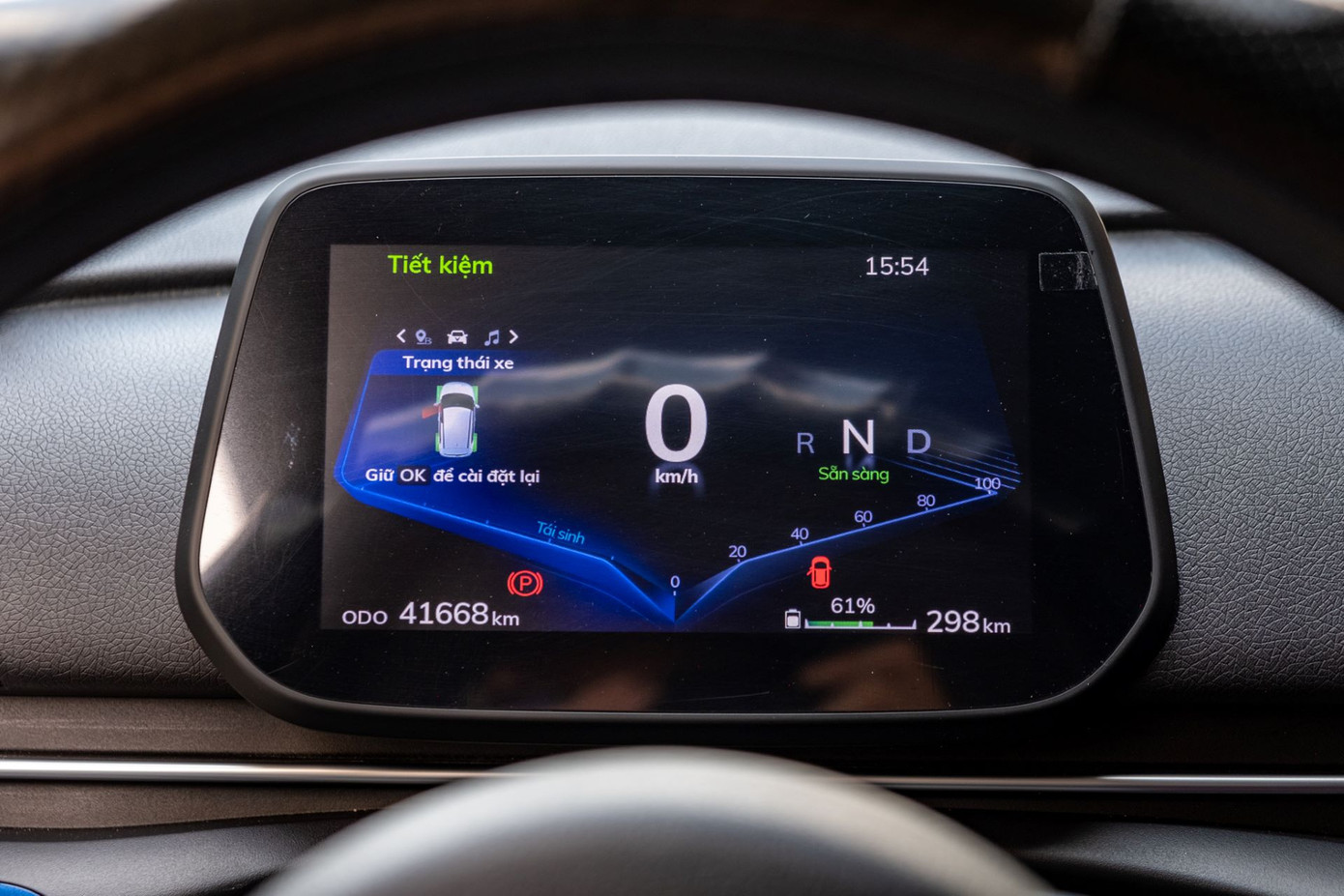 Mức thu nhập của anh Vũ đã tăng khoảng 40% từ khi sử dụng xe điện. Mức thu nhập của anh Vũ đã tăng khoảng 40% từ khi sử dụng xe điện.