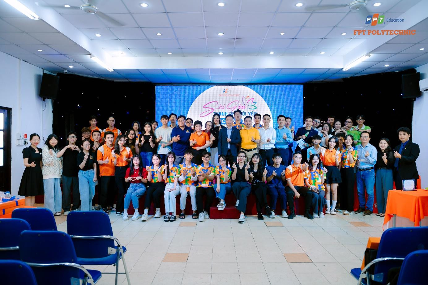 Các đội thi cùng Ban lãnh đạo Trường Cao đẳng FPT Polytechnic cơ sở TP HCM, doanh nghiệp và giảng viên nhà trường tại buổi kick off Cuộc thi. Các đội thi cùng Ban lãnh đạo Trường Cao đẳng FPT Polytechnic cơ sở TP HCM, doanh nghiệp và giảng viên nhà trường tại buổi kick off Cuộc thi.