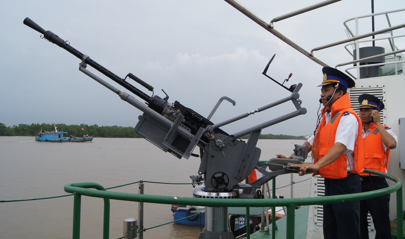 Xạ thủ súng 14,5 ly mạn phải tàu CSB 2007, Hải đội 101 luôn sẵn sàng chiến đấu