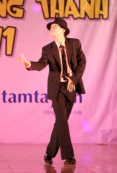 Nhiều tiết mục văn nghệ sôi động hát, nhảy MJ làm khán phòng đêm Chung kết thêm sôi động