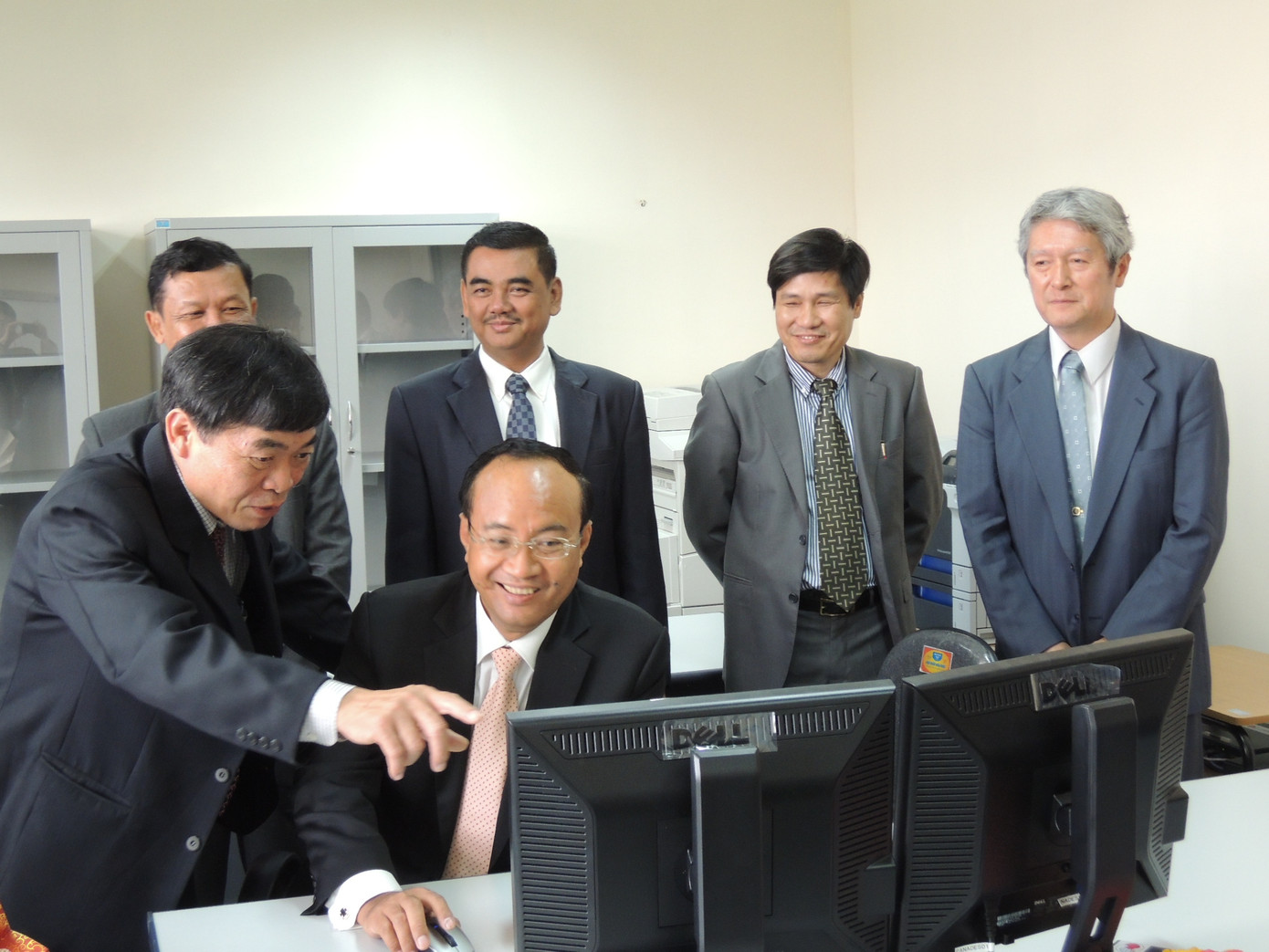 Lãnh đạo các cơ quan liên quan tham dự lễ khai trương Văn phòng Phương thức bay