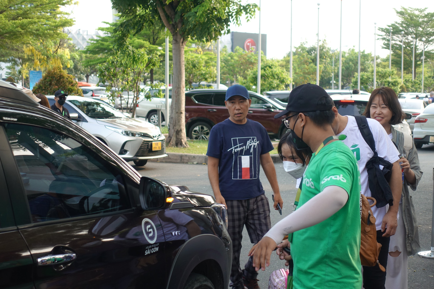 Việc đón taxi, xe công nghệ diễn ra thuận lợi, không xảy ra tình trạng ùn ứ như năm trước.