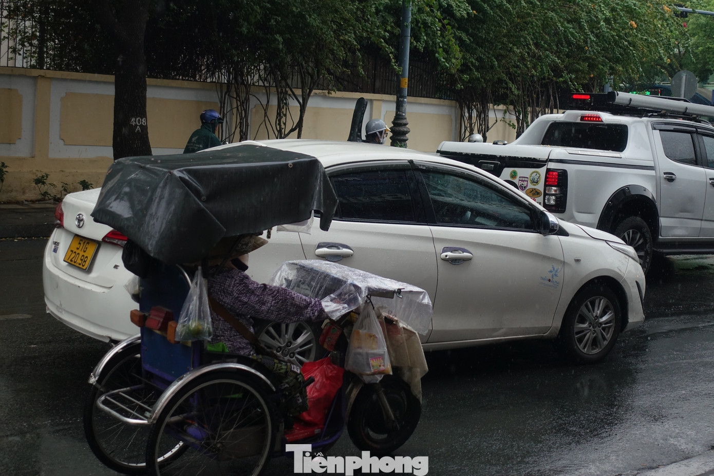 Đài Khí tượng Thủy văn Nam Bộ dự báo trong hôm nay (8/5) và ngày mai (9/5), nắng nóng sẽ thu hẹp trên khu vực Nam Bộ, cường độ giảm dần và chấm dứt.