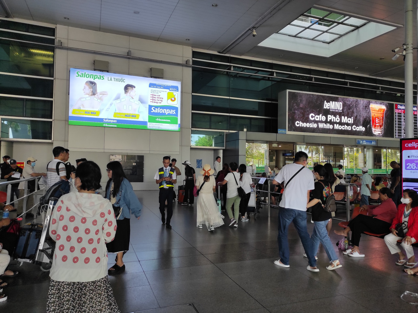 Theo Cảng Hàng không quốc tế (HKQT) Tân Sơn Nhất, trong ngày 3/5, dự kiến cảng khai thác gần 760 chuyến bay tương ứng với khoảng 129.500 hành khách.