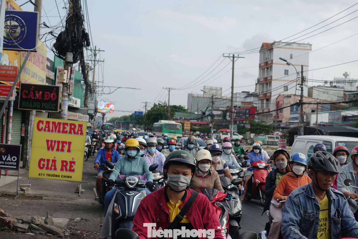Lưu lượng phương tiện gia tăng trong giờ cao điểm buổi sáng.