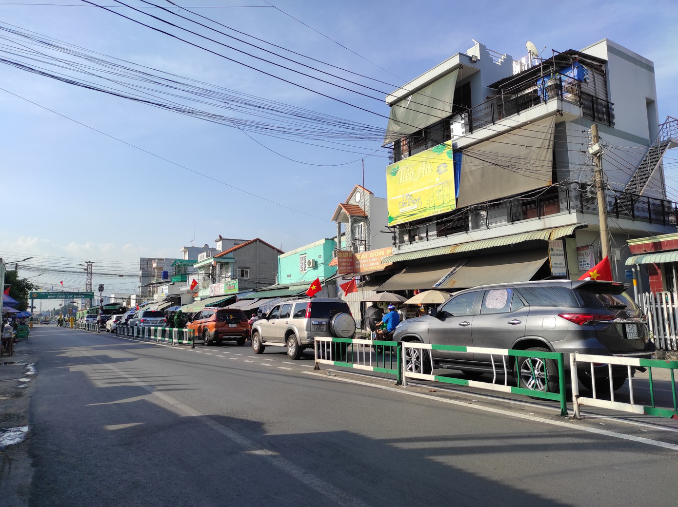 Đến cuối giờ chiều 3/5 bến phà Cát Lái (phía bờ tỉnh Đồng Nai) chưa xảy ra hiện tượng ùn ứ kéo dài như ngày hôm qua (3/5).