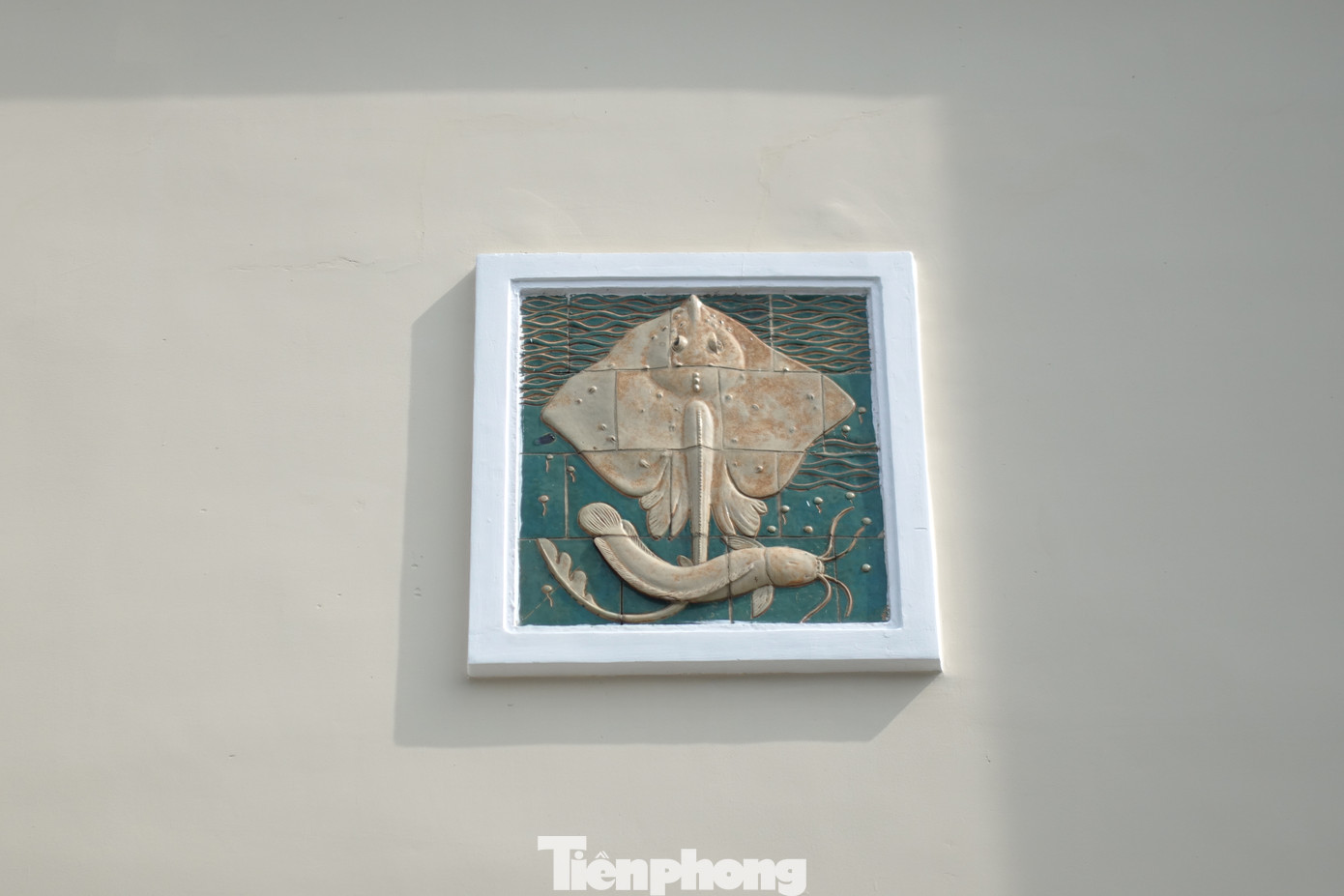 Người dân thích thú check-in sau khi chợ Bến Thành được 'thay áo mới' ảnh 9