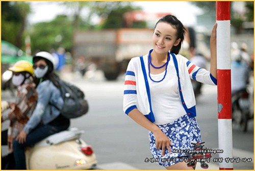  Hot girl Bảo Trân nổi tiếng trong thế giới cộng đồng mạng Hàn là một cô bé người mẫu sở hữu chiều cao 1m72 khi mới chỉ 12 tuổi. Lê Hoàng Bảo Trân đã gây sửng sốt với khán giả Hàn bởi vóc dáng trưởng thành như một thiếu nữ thực sự của cô bé người Việt bước chân trên sàn catwalk khi mới học lớp 6