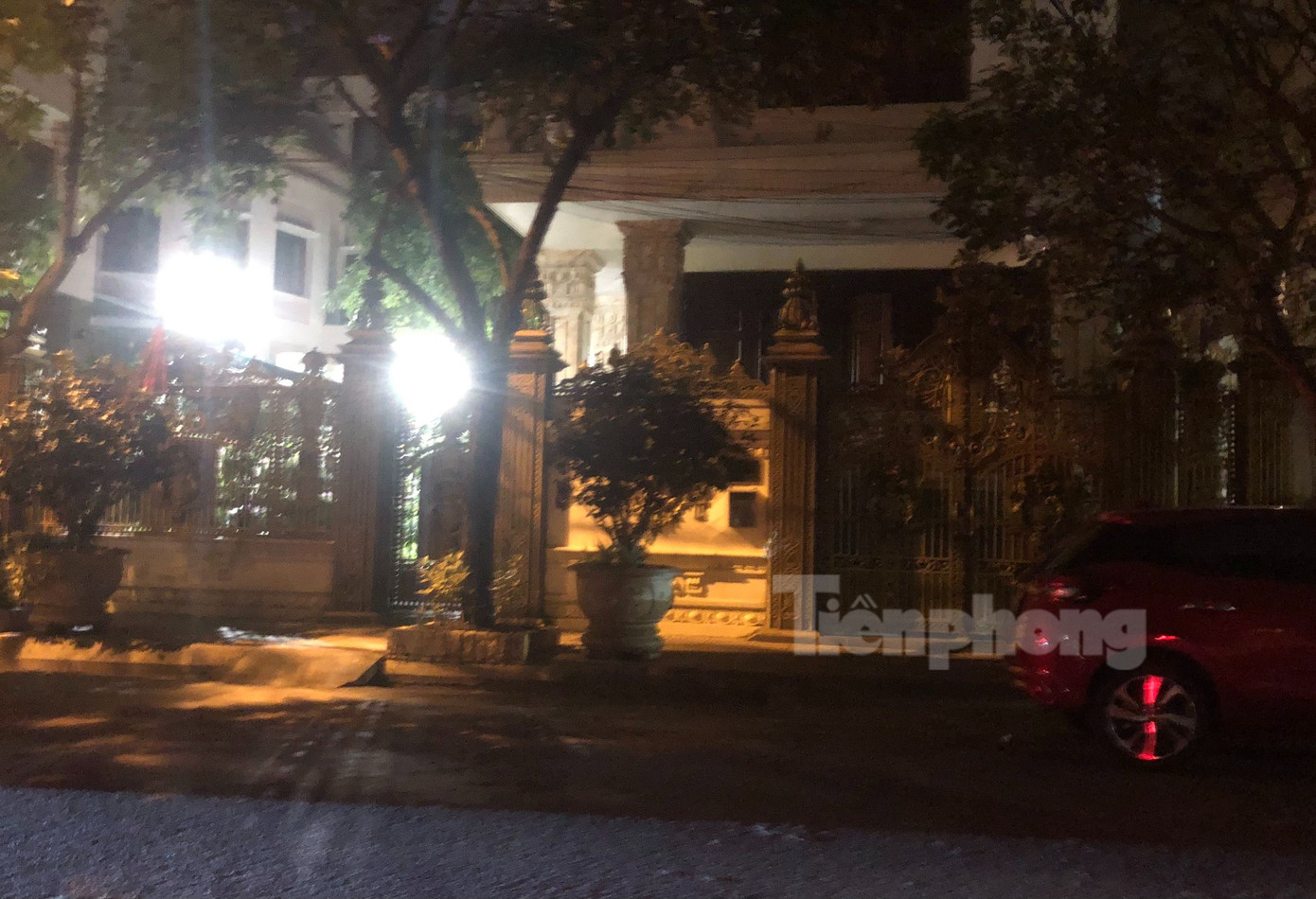 Biệt thự của Thiếu tướng Đỗ Hữu Ca tại phường Đằng Lâm, quận Hải An, TP Hải tối đêm 18/2.